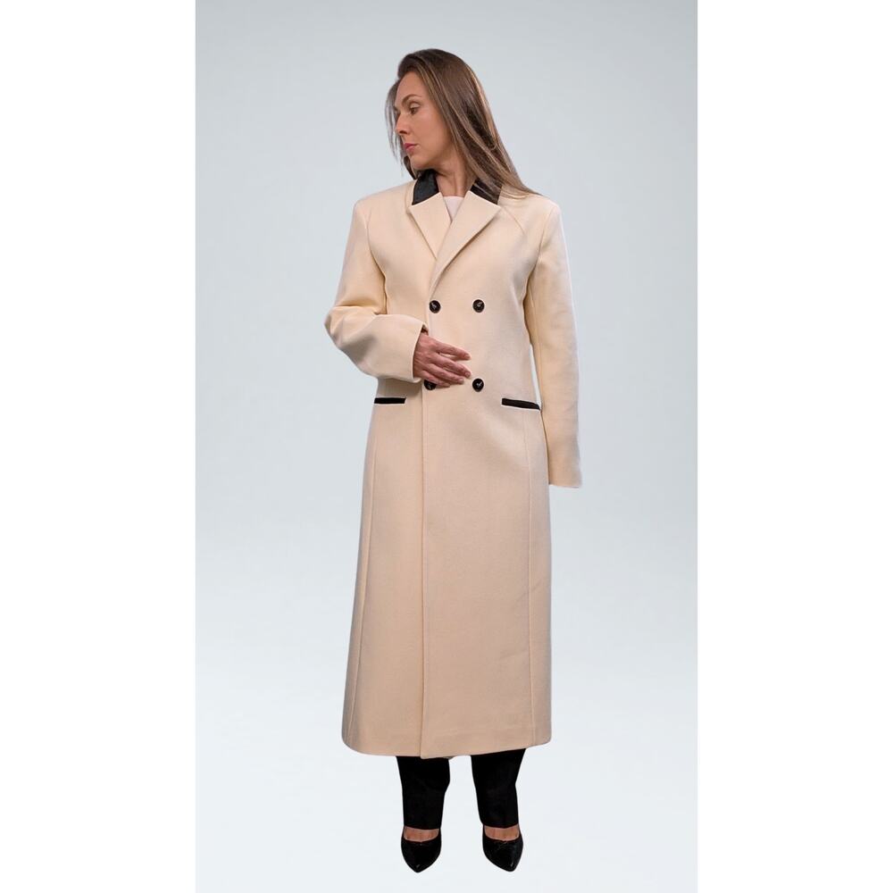 Elegant Cream 100% Wool Coat with Black Velvet Collar – Size M | Refined Classic - Picture 7 of 10